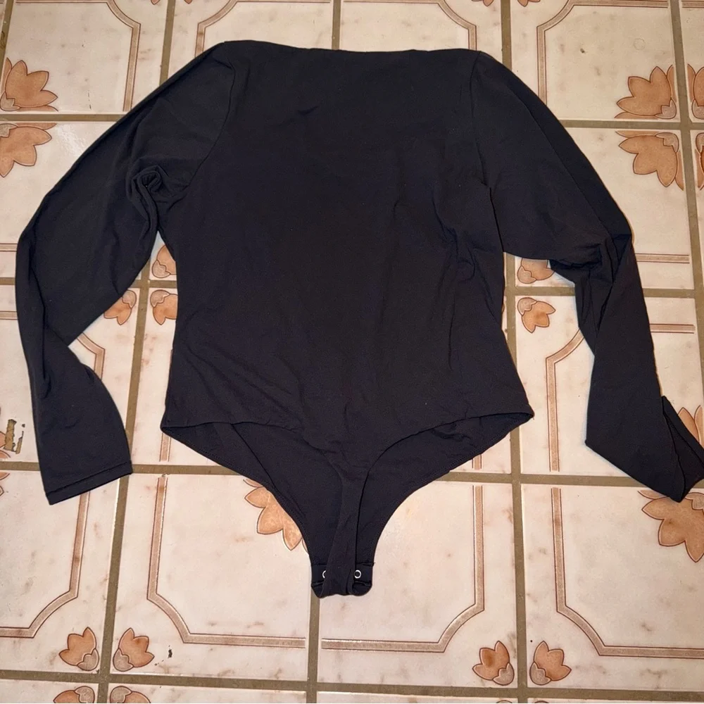 NWT SKIMS GRAPHITE FITS EVERYBODY LONG SLEEVE SQUARE NECK BODYSUIT - Picture 4 of 6